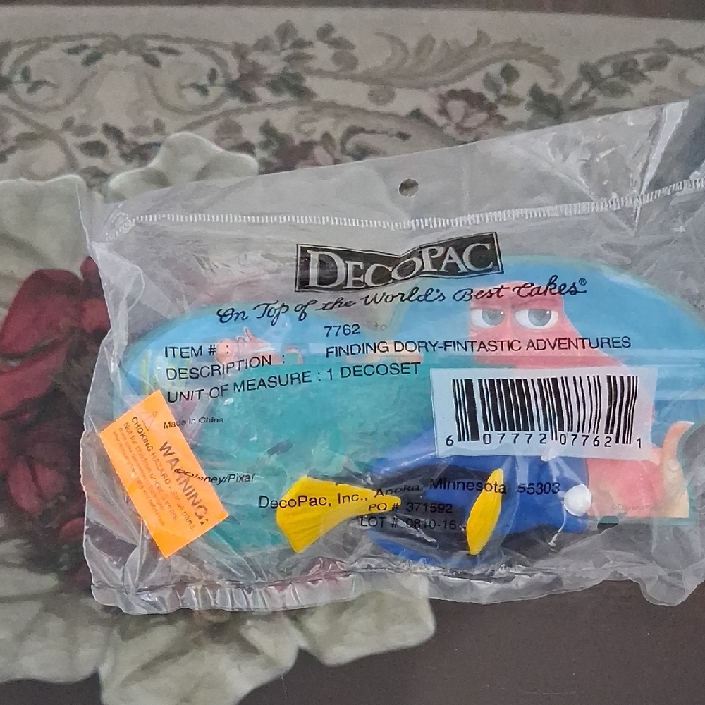 DecoPac Finding Dory Cake Topper Set